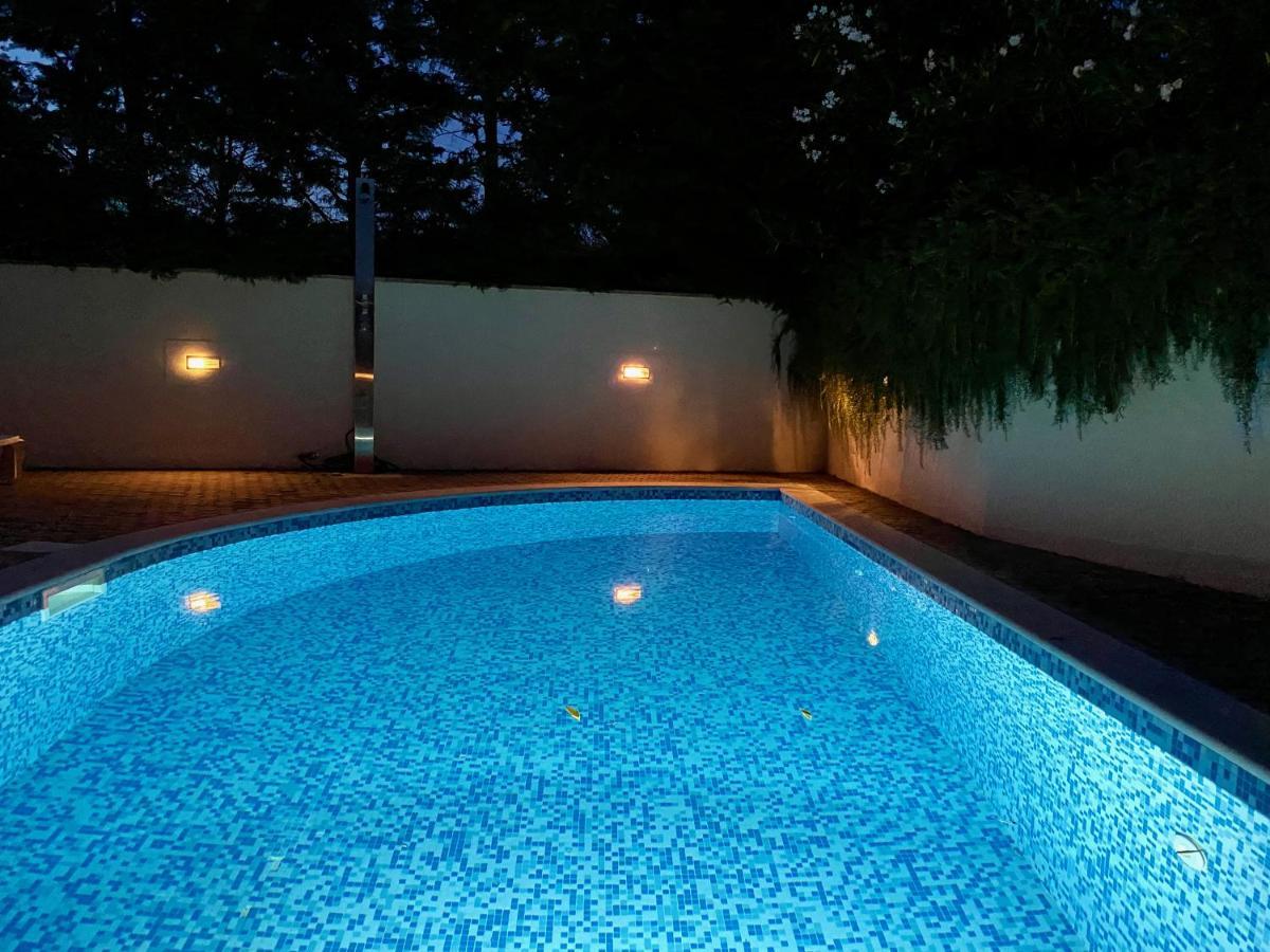 Private Pool And Mediterranean Garden Apt Mia Šilo 外观 照片